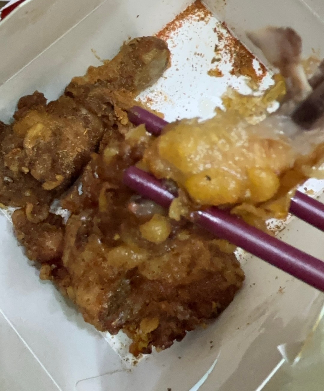 本来打算去家楼下水果店买个苹果充饥，结果它旁边新开的炸鸡店太香了，没忍住买了份炸