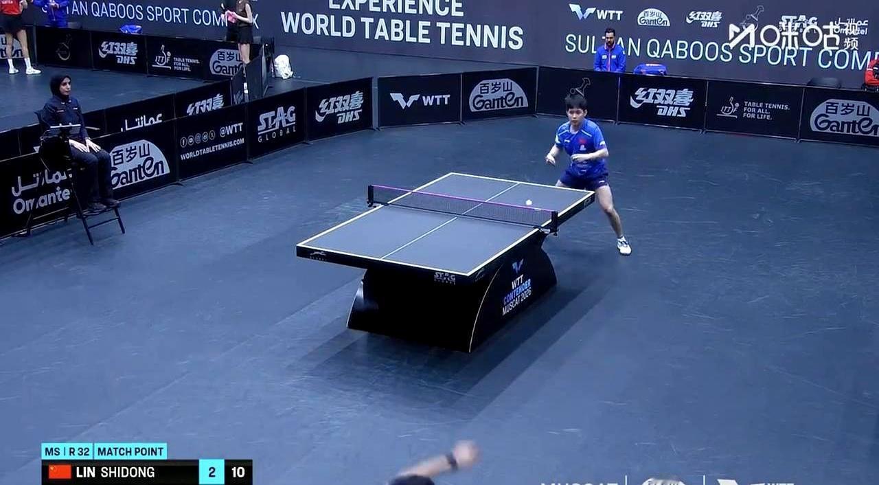 0-2落后到11-7翻盘，林诗栋只用了一局就把塔卡打懵。
 
第二局被扳回，他暂