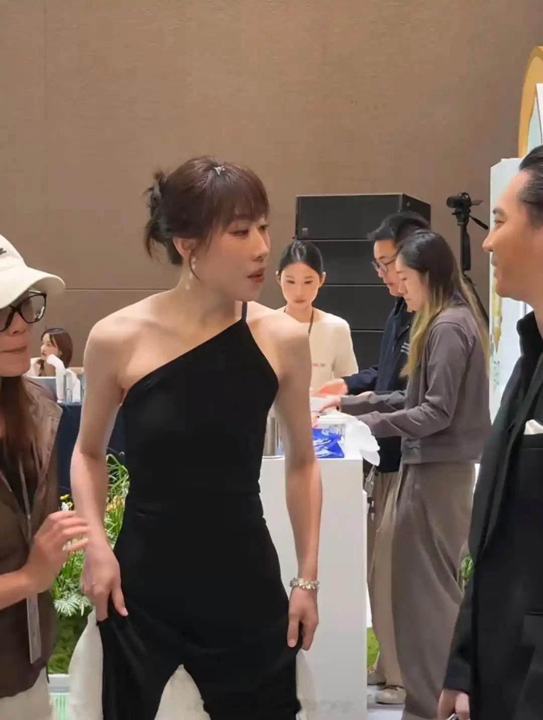 个子高身材好，皮肤白演技也很好，但就是没有美感 