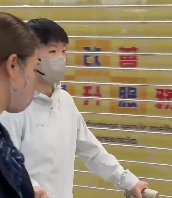 王楚钦不停挑逗林诗栋，先摆弄他的手表，然后捶胸+挠头，笑死人
目前，国乒全队已经