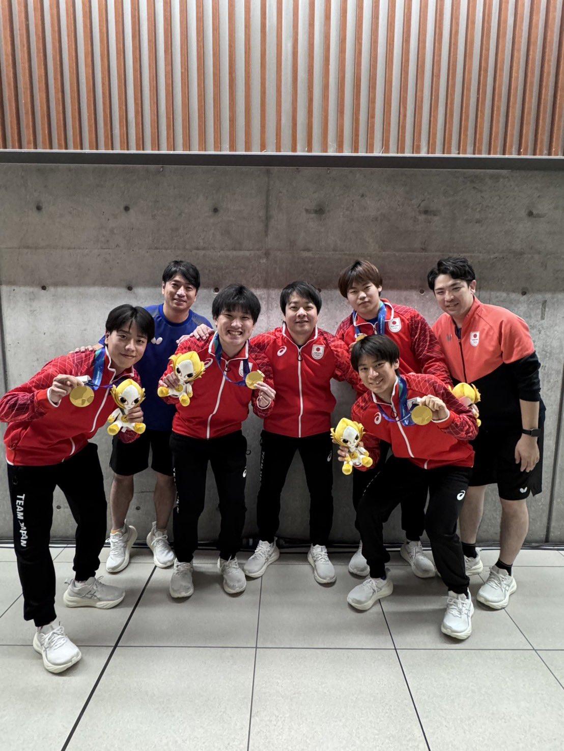 五盘大战堪称惨烈：
第一盘王楚钦苦战五局3-2险胜松岛辉空，为国乒先拔头筹；
第