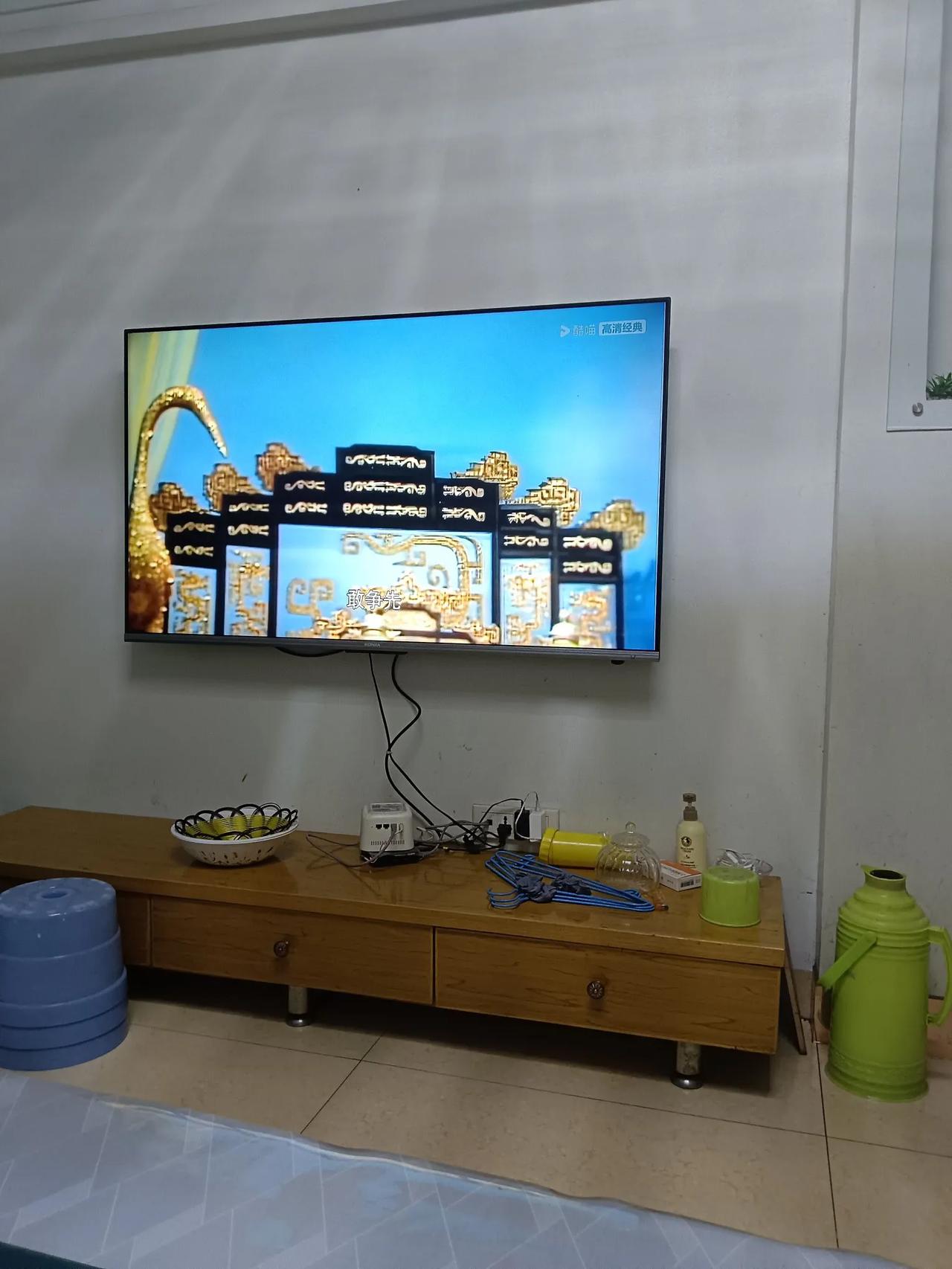 当踏上飞机的那一刻，一种奇妙的感觉便油然而生。

走进机舱，空间虽不算宽敞，却似