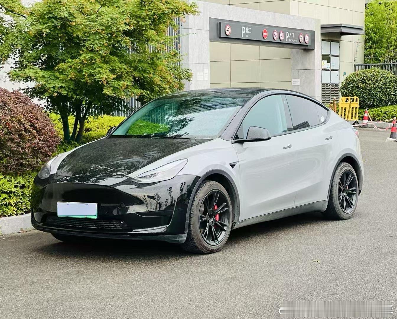 特斯拉modelY 上牌22年5月 公里7万多客户寄售。价格不高 ​​​