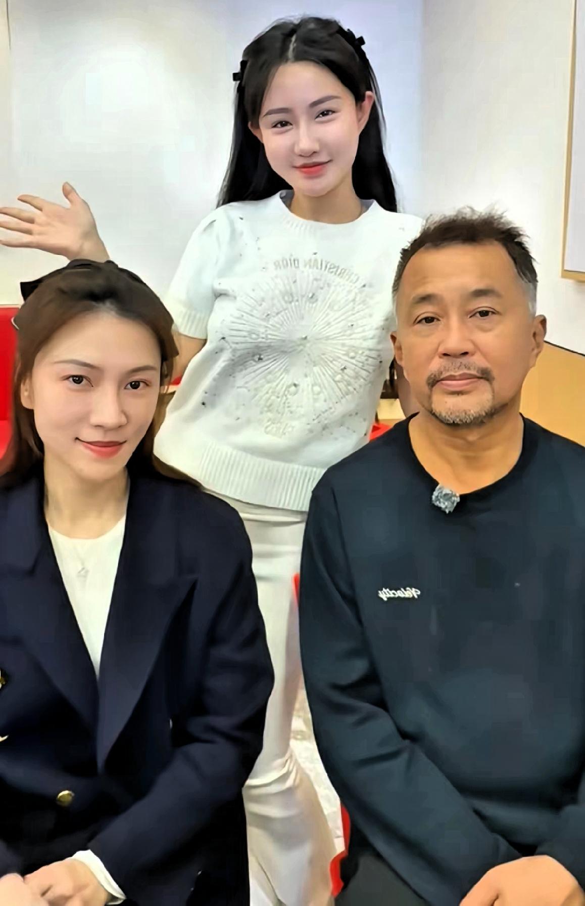 晓晓是在搞对象吗
错！错！错！
她是在搞价值投资

沈巍放在现在
就是绩优股
形