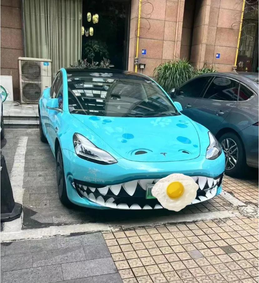 月入多少可以养得起特斯拉Model3?
以我朋友的Model3为例，他自己是10