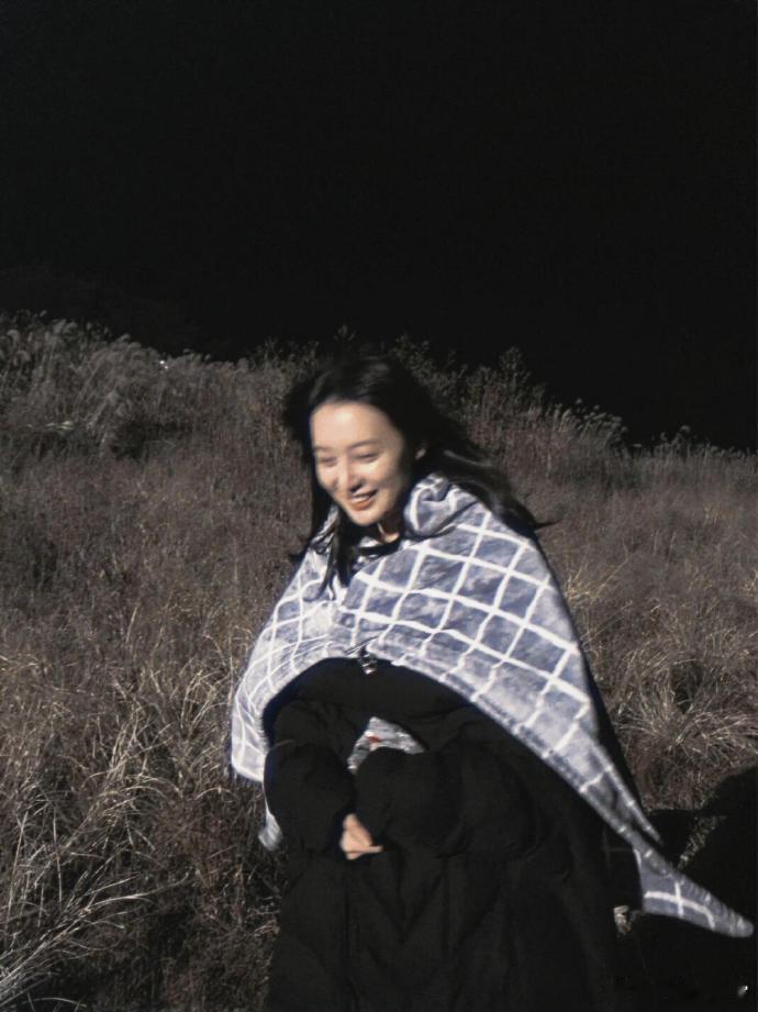 不是装漂亮是天生就漂亮的金智媛 