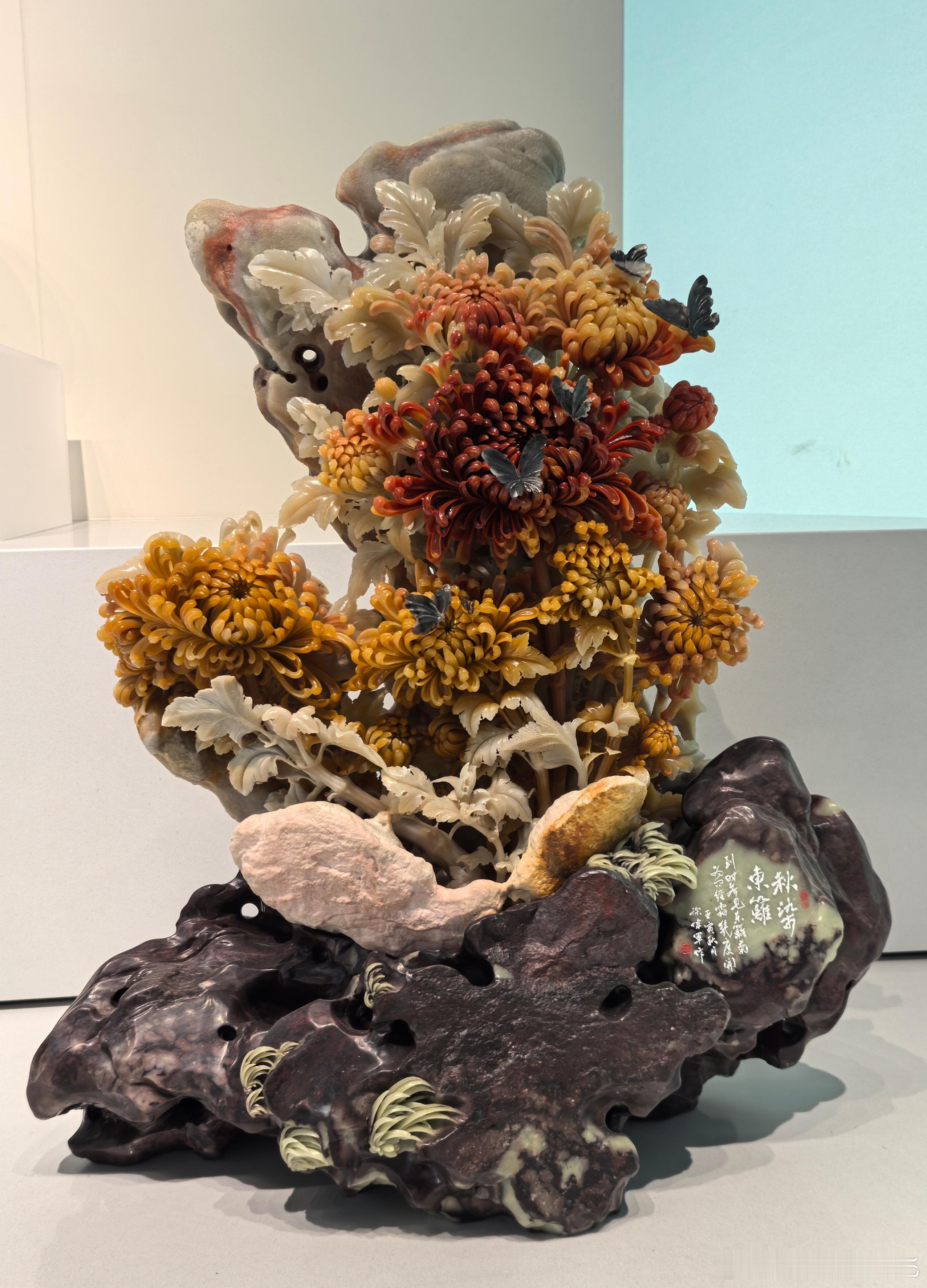 杭州机场，本土经典艺术展览陈列，很赞！ 