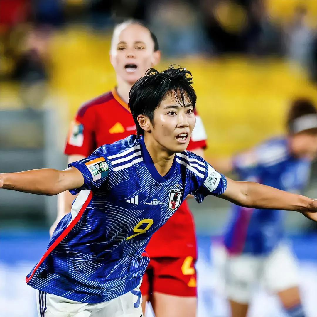 2022年世界杯，日本男足用18%的控球率2：1击败西班牙；
2023年世界杯，