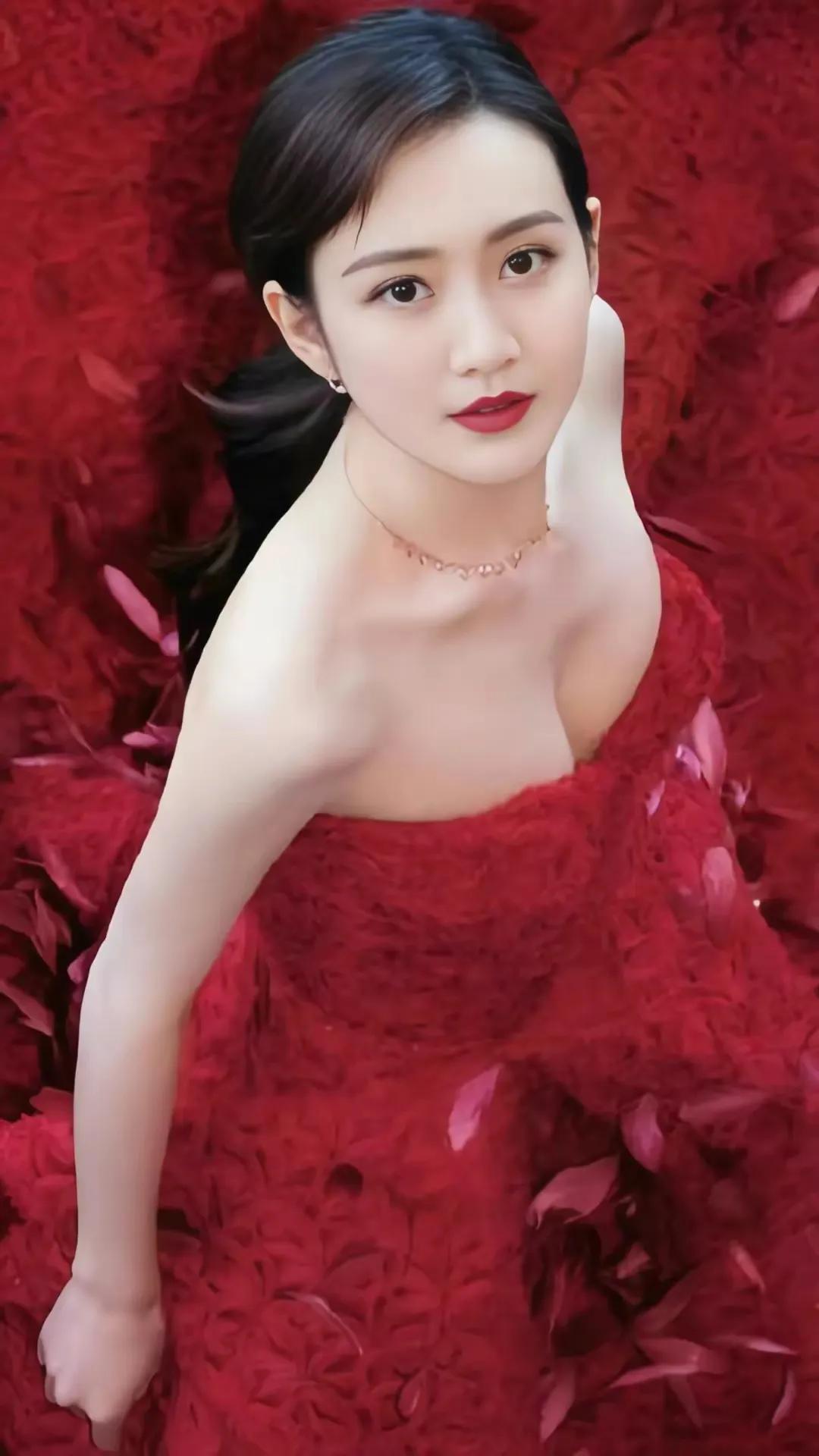 #惊艳女神# #明星美图# #女明星谁最美# #王鸥#