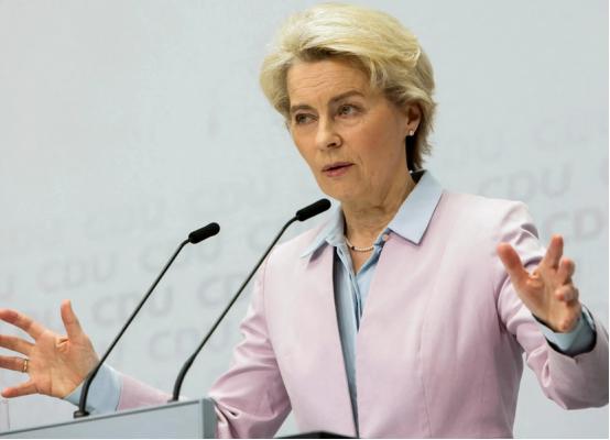 圣诞钟声还没散尽，跨大西洋的“塑料友谊”就炸了锅！特朗普政府一记“签证制裁”重拳