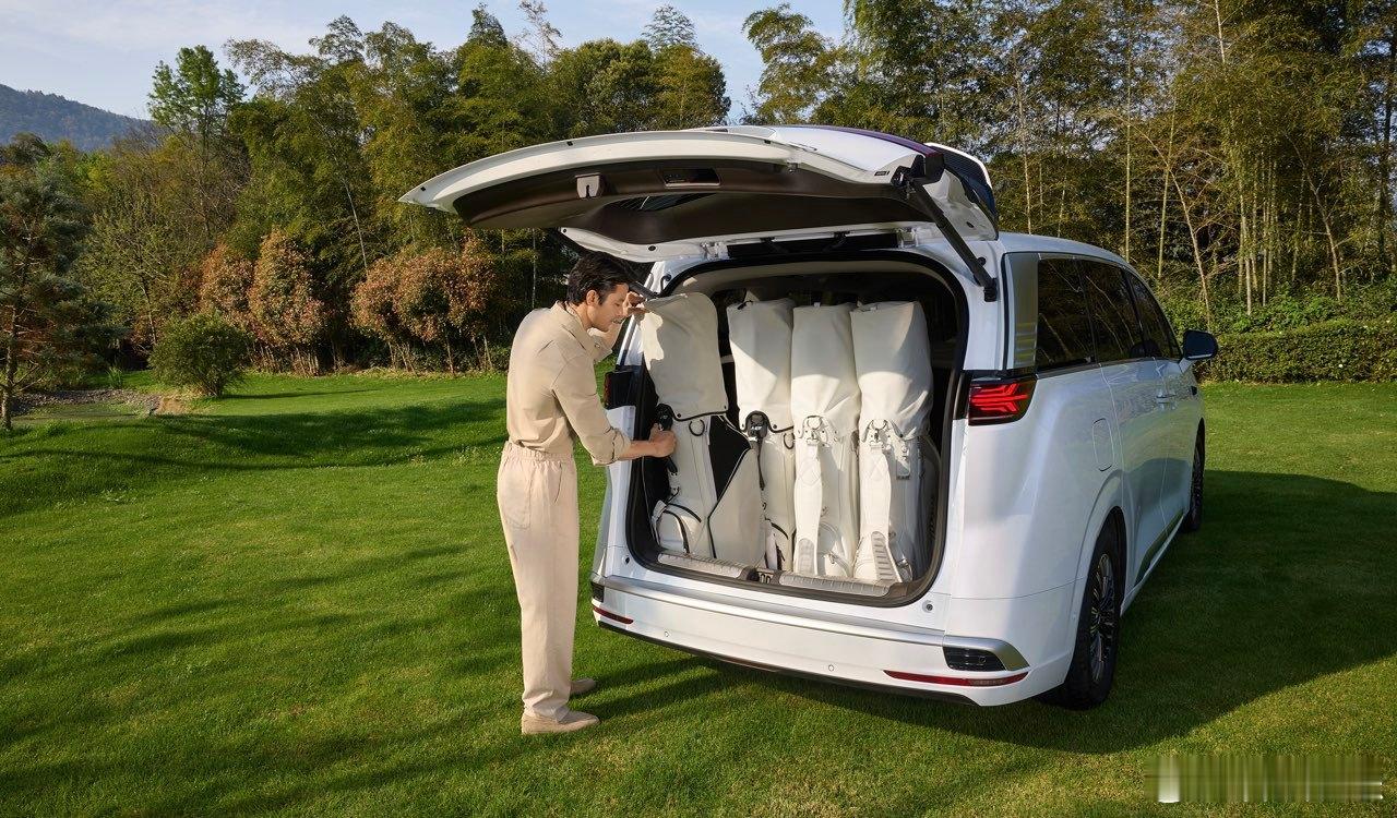 豪华MPV标杆第二代腾势D9 35万起权益也已经公布了，这台新MPV完全可以做到