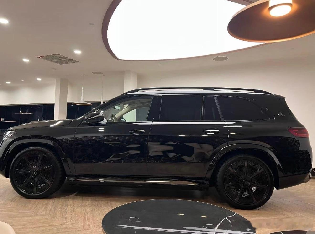 极夜GLS600 黑粽 指导价2788000➕魔毯97500➕冰箱16500极夜