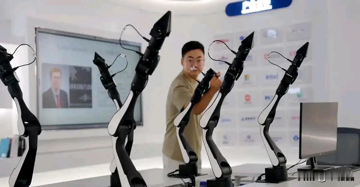 网络就是AI的“高速公路”，没有这条路，再聪明的AI也只能是个卡顿的单机玩具。未