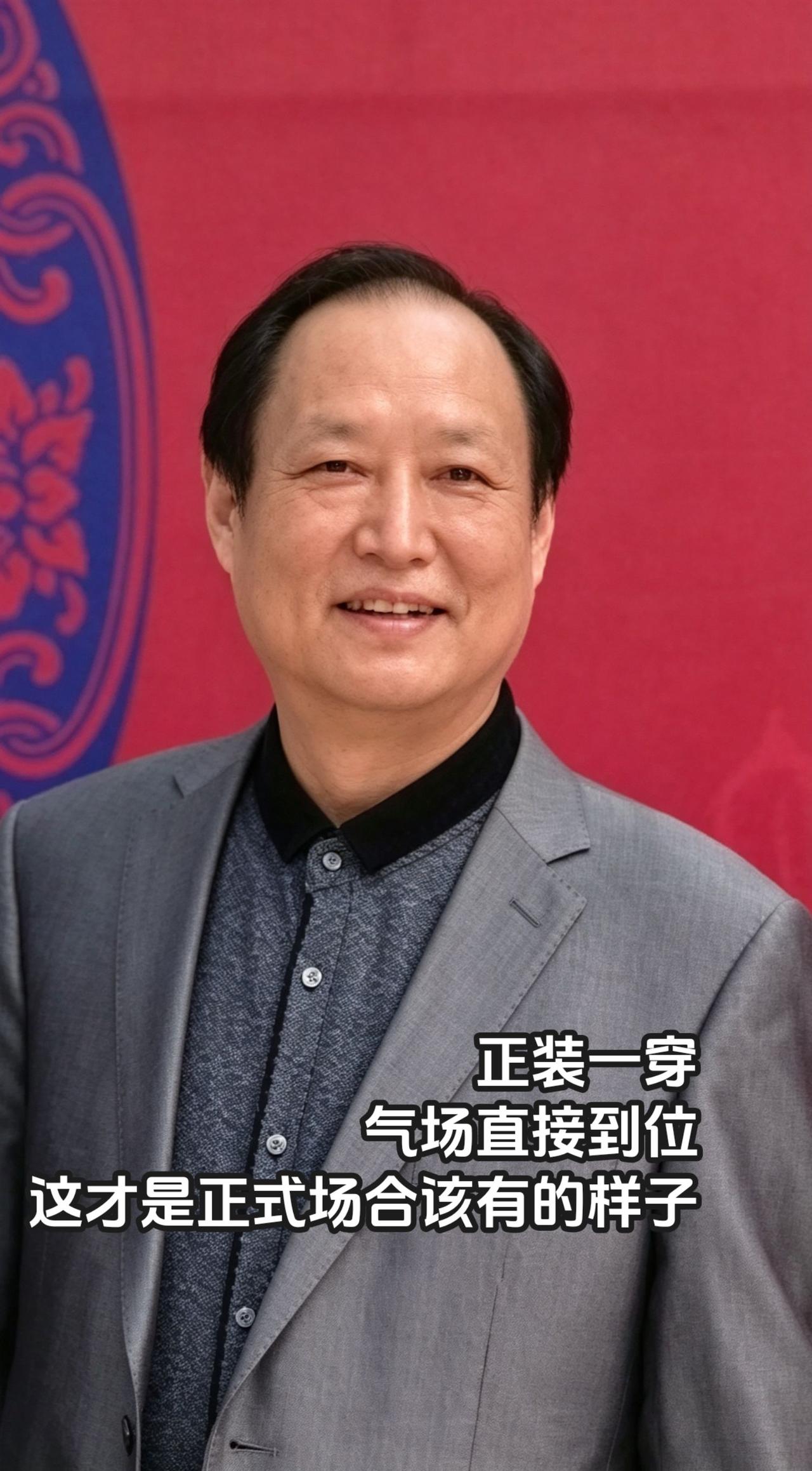 时光如梭，岁月如歌，人生几何？西装一穿，气场瞬间拉满。岁月沉淀下的从容与优雅，在