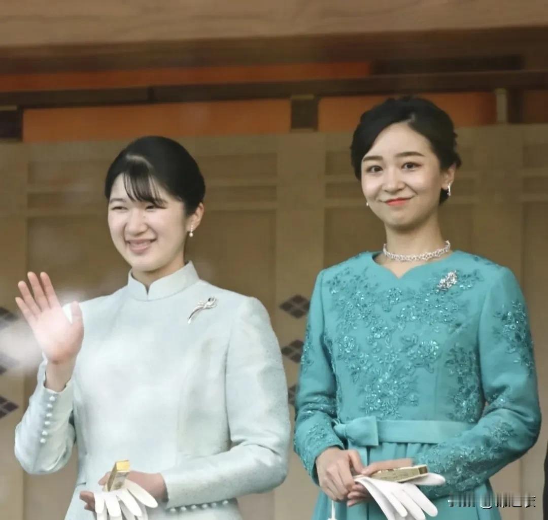 爱子公主和佳子公主谁更漂亮呢，我觉得如果不谈五官长相和气质的话，外在条件爱子是冷