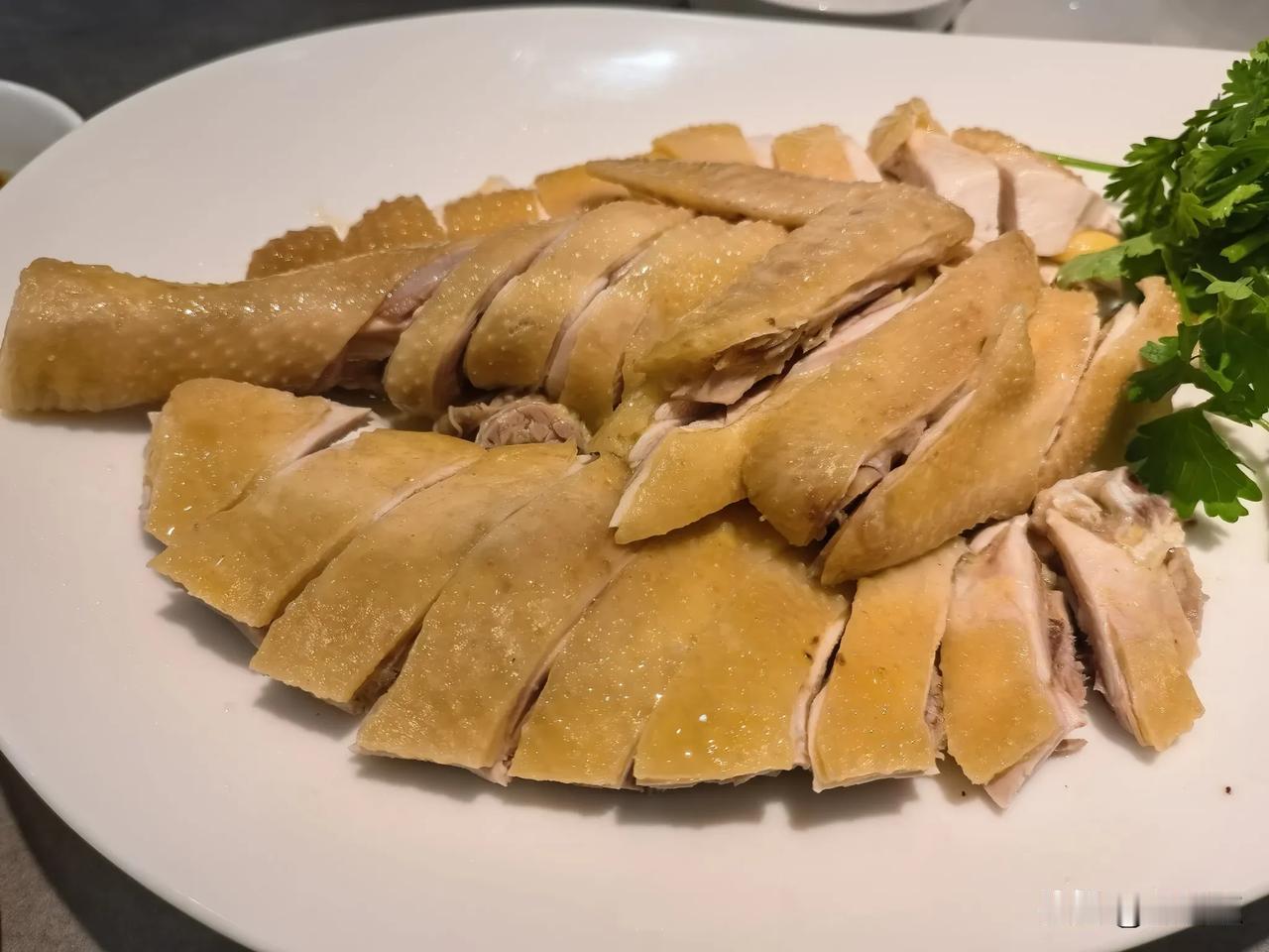 粤西美食已经成为我的必选，只因粤西的白灼菜式隔断了预制菜。
     想起粤西，