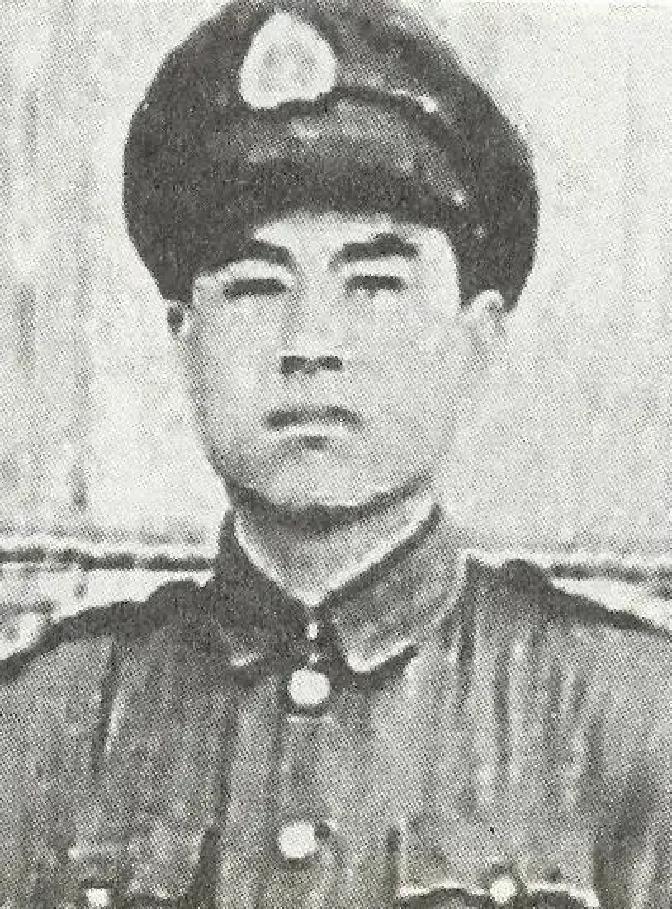 1943年，飞贼“赛狸猫”在北平街头被日本特务当众扇耳光，他一气之下，竟潜入冈村