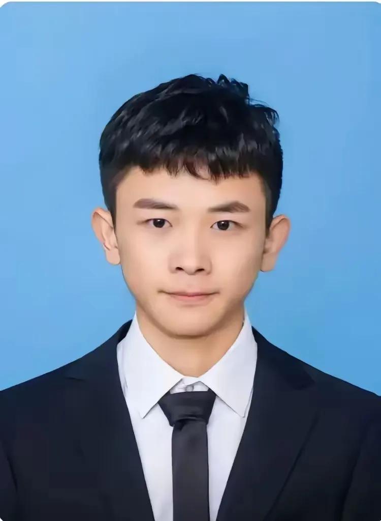 罗医生太傻了，他应该早就后悔了，已经是985毕业的研究生，耗费了这么多年的心血，