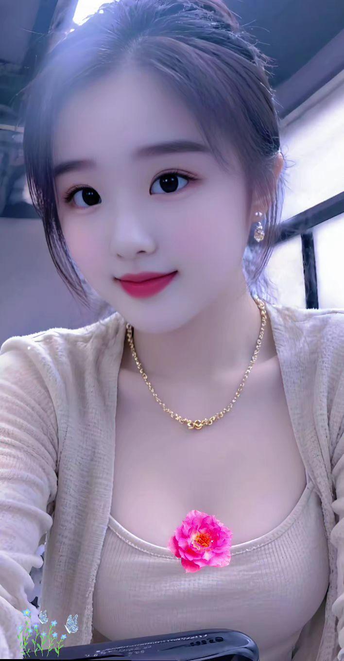 气质美女 灯光下 喜欢点个赞吧