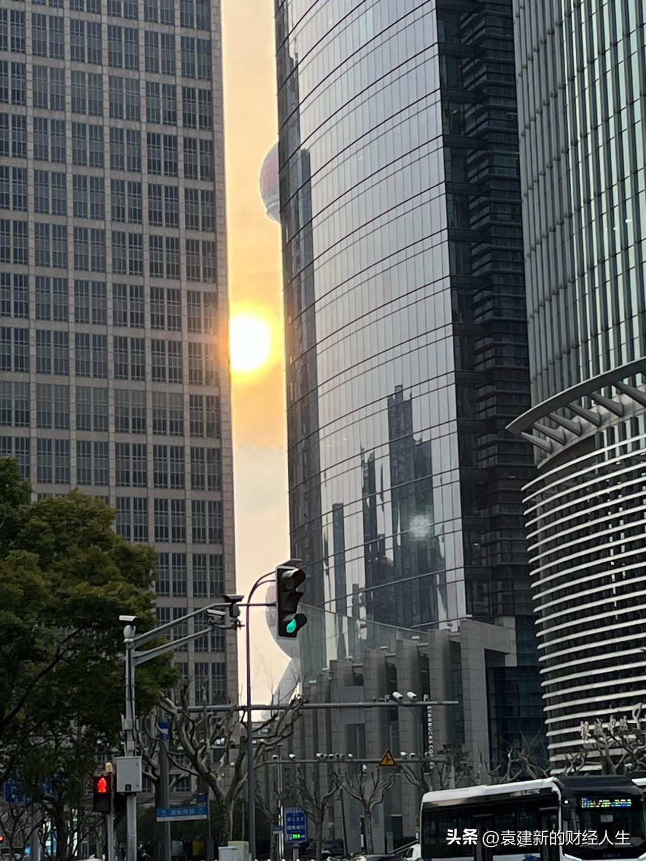 炒股让你悟出什么人生真谛? 多出去走走，拍拍照，仔细看看还真有些感悟！你能从这张