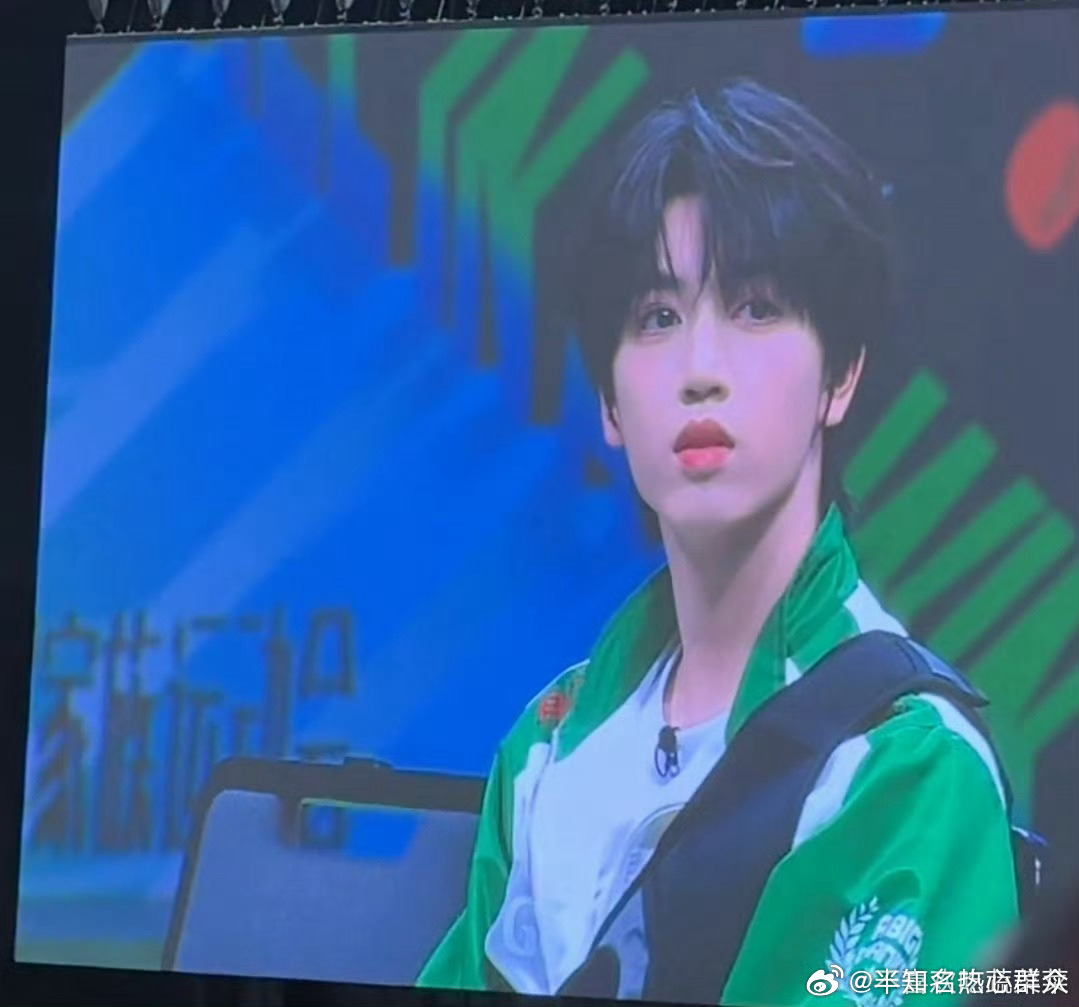 杨博文和张函瑞射箭切张桂源大屏 导播你过来我找你有点事 