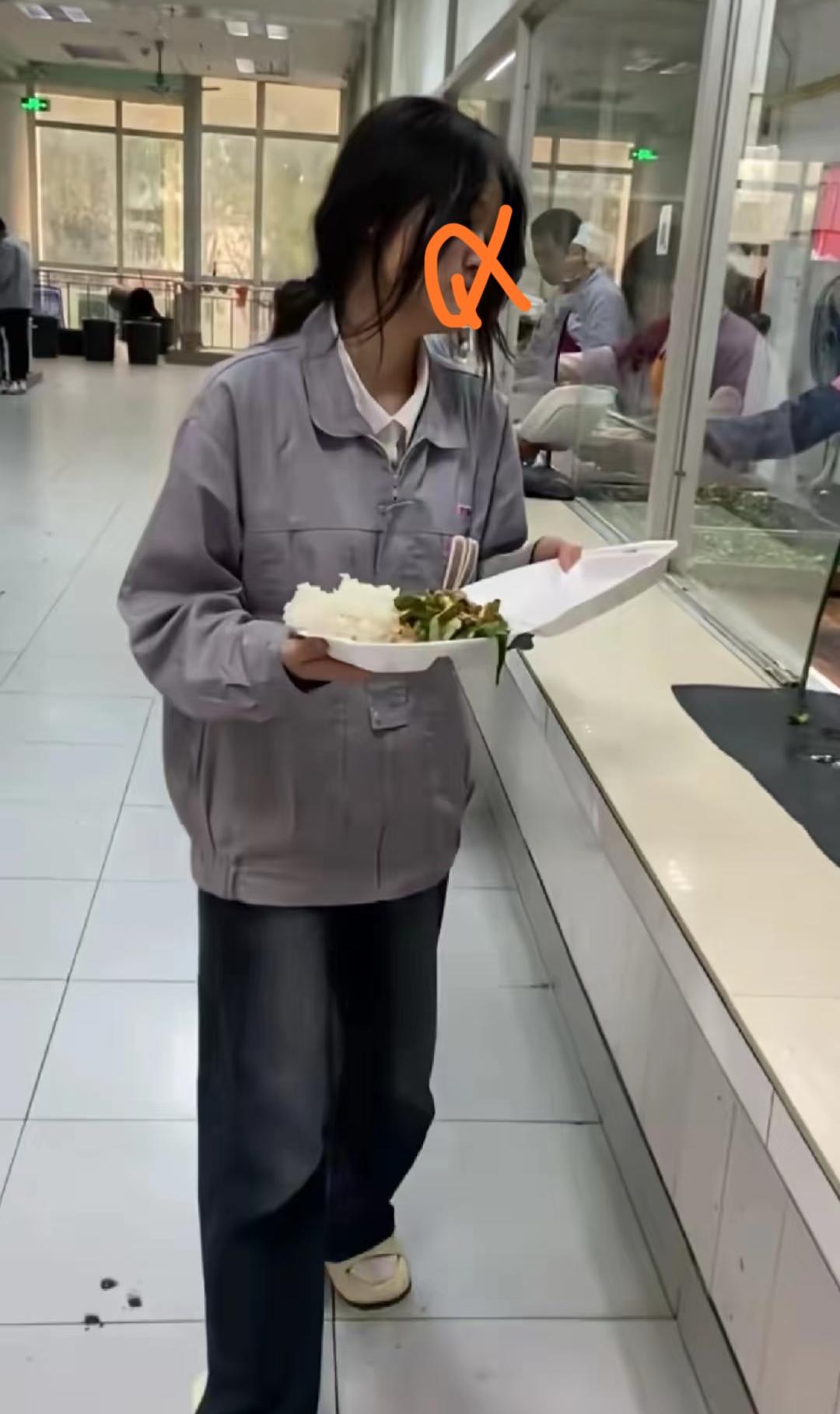 不好搞哟！现在的00后都不喜欢两班倒的工厂，都喜欢上长白班，工资少点也无所谓，一