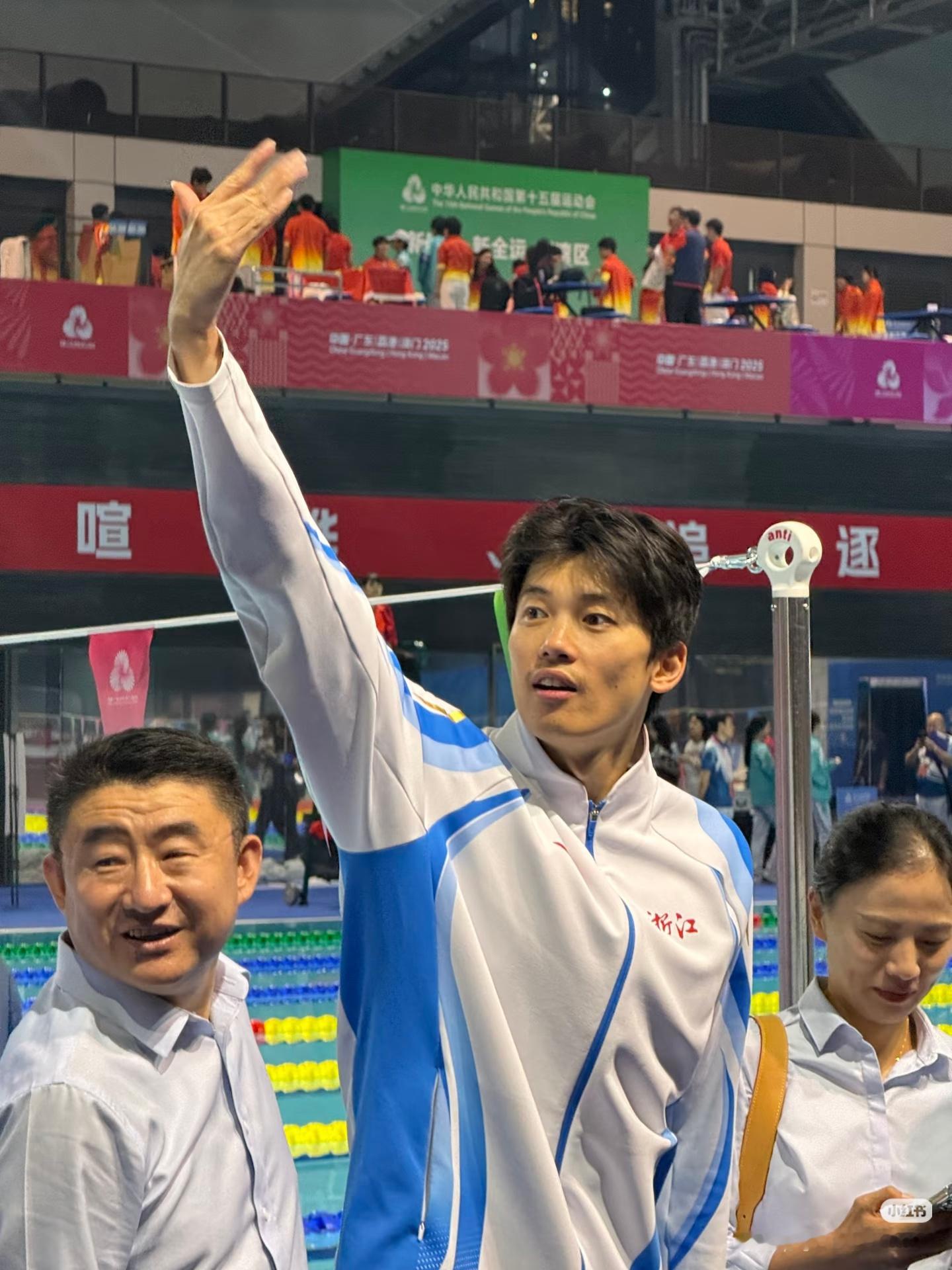 『8279』20251117 深圳十五运会合照掉落泥巴兄妹：宁波！加油！🐰🐟