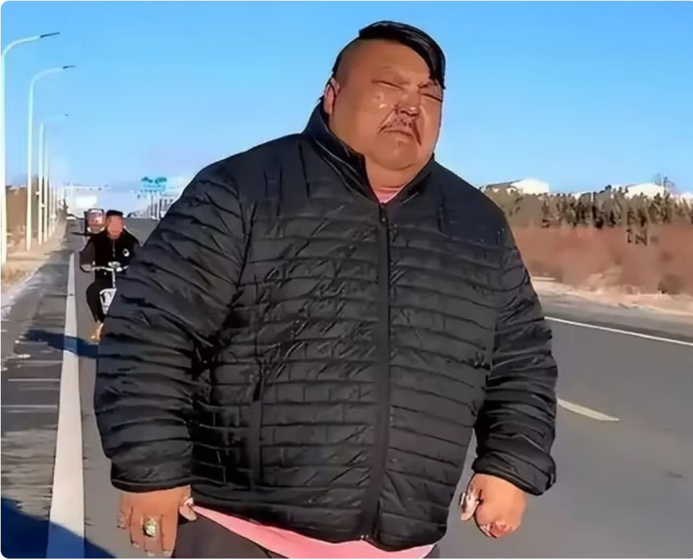 网红恩克新视频面色不对劲，拍了几年暴饮暴食的视频，身体扛不住了 