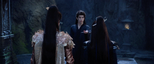 司徒岭晋江式变脸 明意一点受伤就让他瞬间打破了身上所有的伪装，这变脸绝了 ​​​