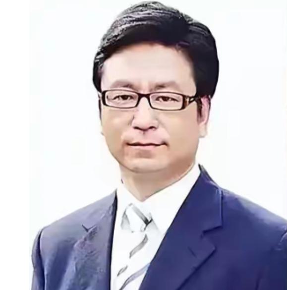 白岩松万万没想到，自己藏了28年的儿子，竟成央视最不敢惹的人
娱乐
