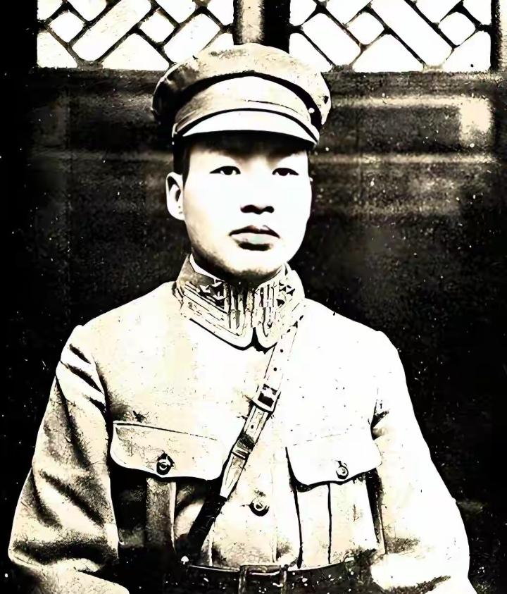 蒋介石强令炸毁泸定桥，刘文辉为何只拆木板不毁铁索？
 
提起飞夺泸定桥，大家都记