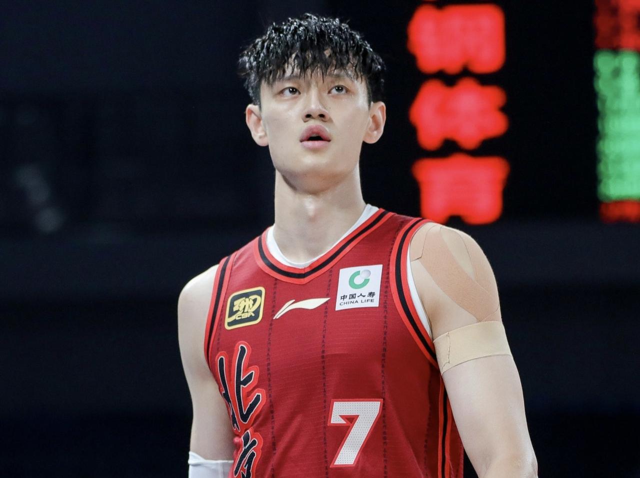 曾凡博宣布回归，北京男篮如虎添翼！

曾凡博在冲击NBA等海外联赛失败后决定重返