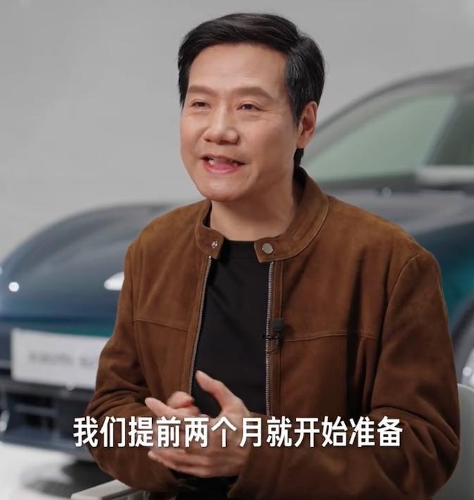 聊起国产新能源，大家除了说配置顶颜值高，还经常吐槽提车要等。尤其是小米那会儿，火