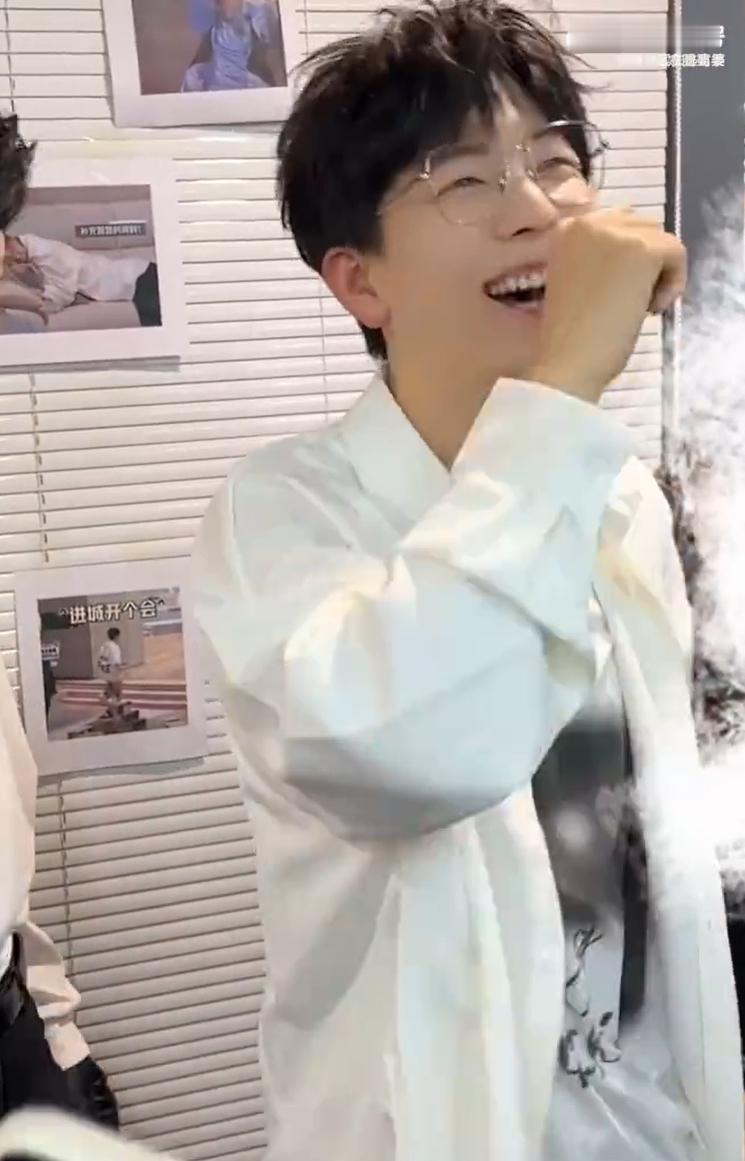 三阿哥说胡夏是妙音男子  三阿哥邬立朋和胡夏碰撞在一起会产生什么样的火花呢？既然