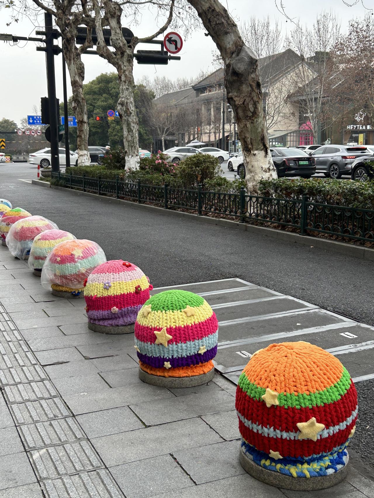 杭州市政：不知道，万一他们喜欢毛茸茸呢～[捂脸][捂脸][捂脸]

不得不说🙊