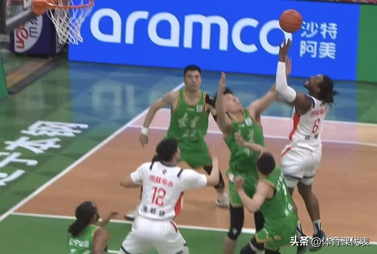 徐昕11+4，付豪10分，辽宁男篮半场领先广州21分！北京时间2026年3月18