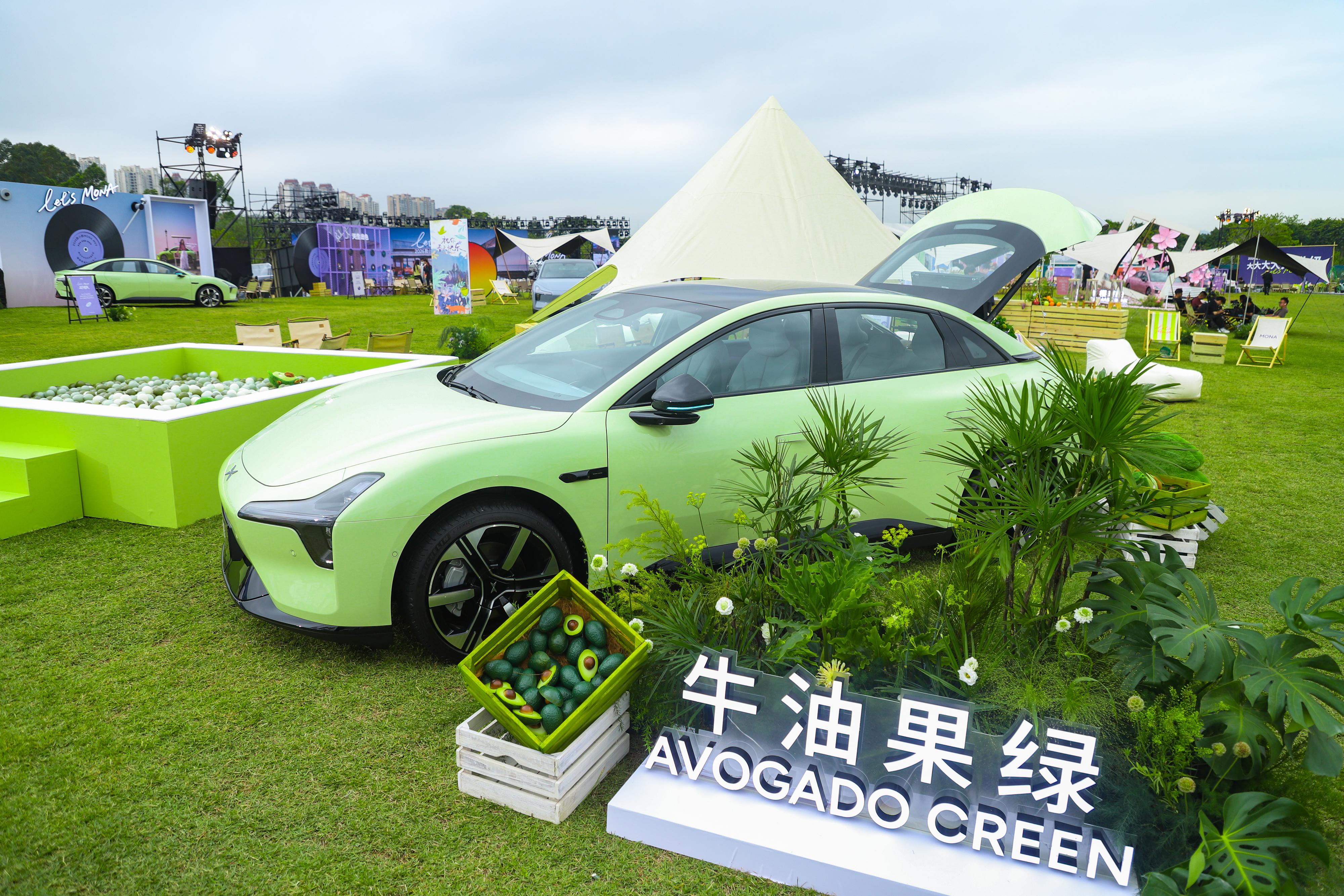 果然是春天了，南方城市就是比北京更早绚烂起来，今天的广州有些绿油油、粉嫩嫩[憨笑