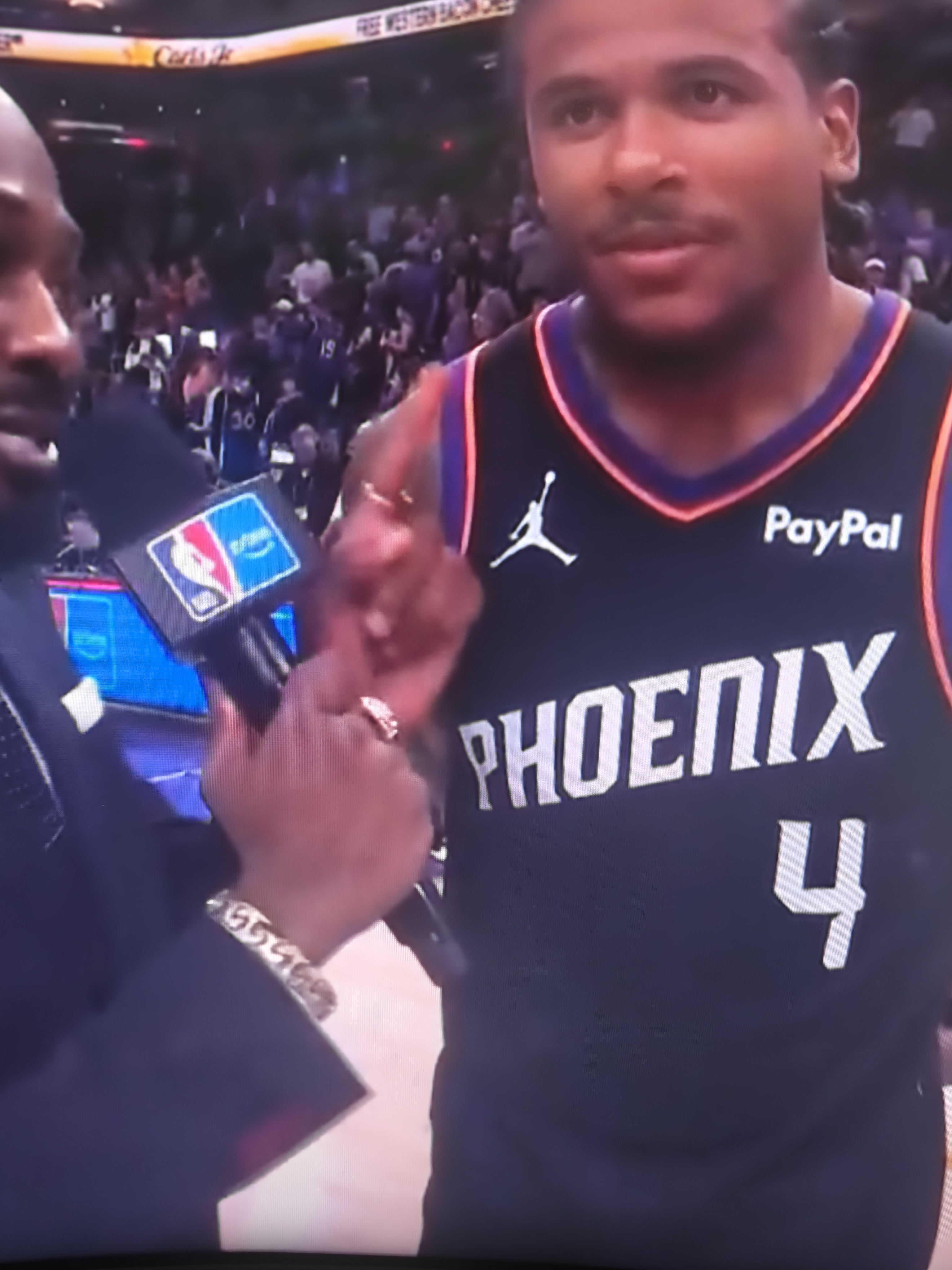 ▲嘴角已经露出了似绷非绷的上翘