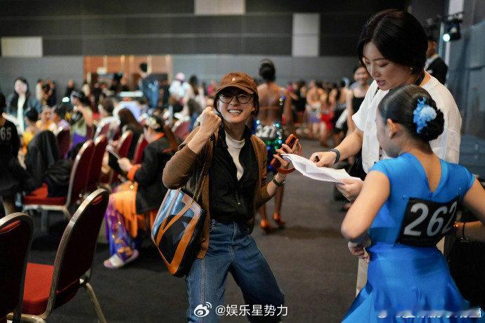 孙俪陪女儿参加拉丁舞比赛  孙俪陪女儿参加拉丁舞比赛并发文，“昨天是女儿让我骄傲