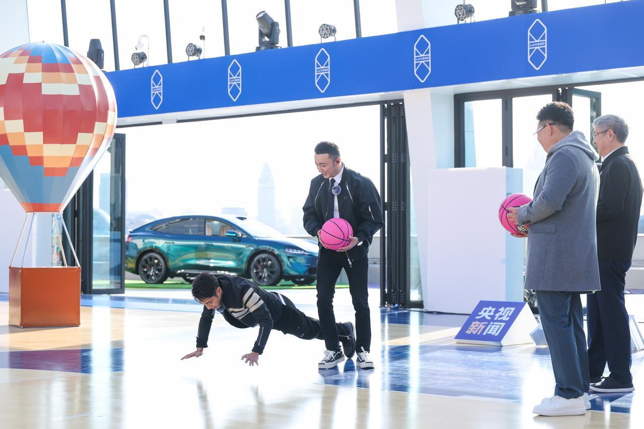 豪华车经销商加速转型，鸿蒙智行的确定性价值正成行业共识
行业正见证一个现象级转折