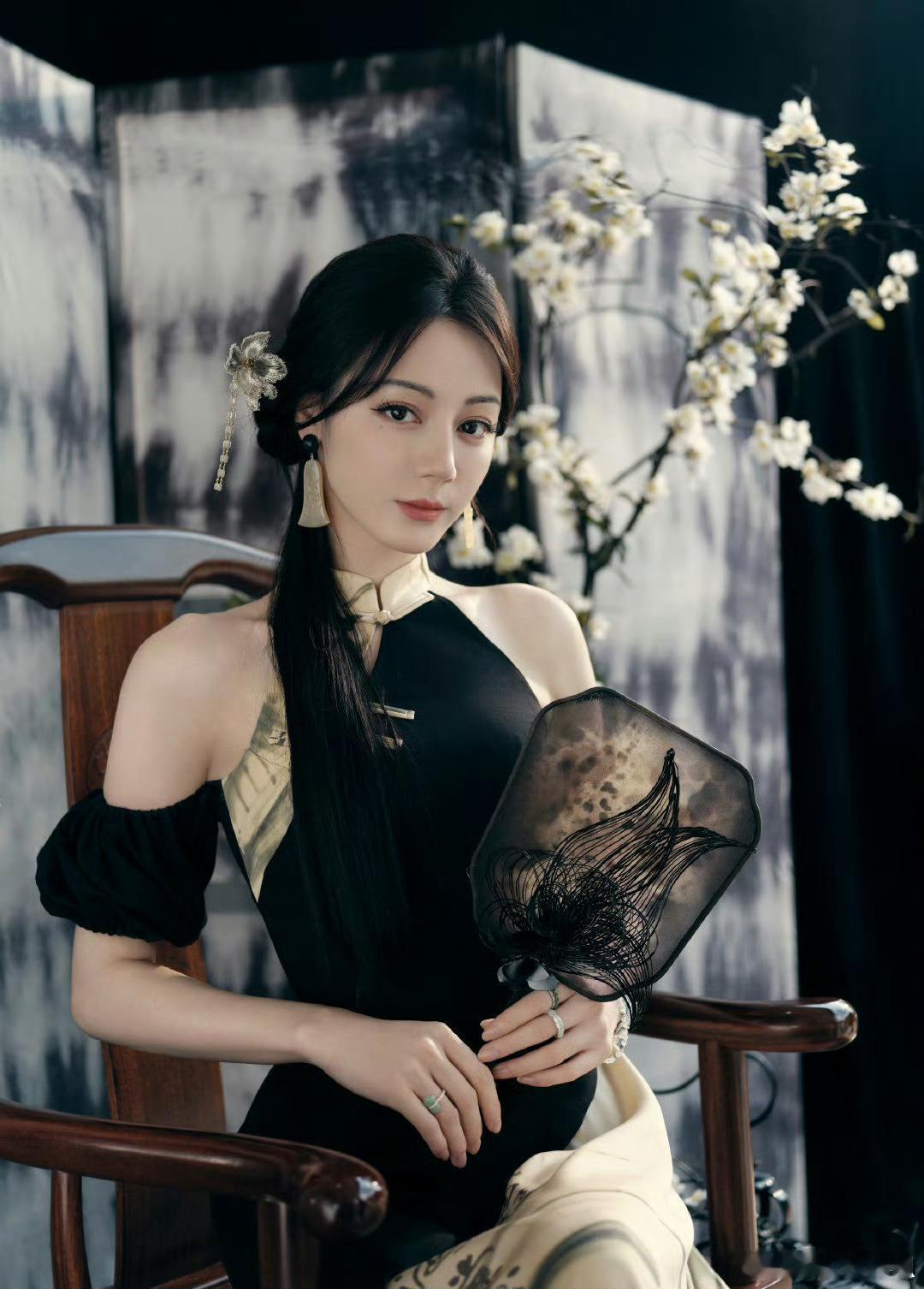 迪丽热巴我不是千金大小姐吗迪丽热巴你在用你的美脸和这个妆造做什么啊啊啊啊啊啊（但