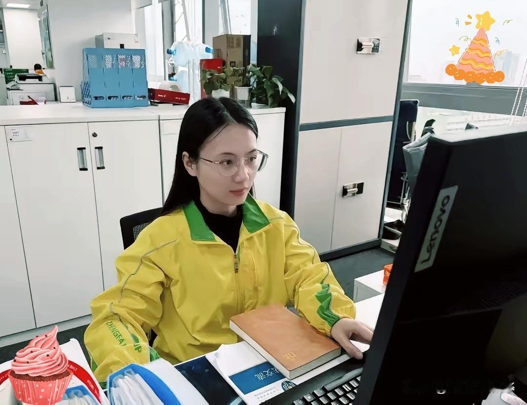 同事女儿毕业于985大学，厉害吧？

事业单位编制，上海的，已经上岗了，每个月到