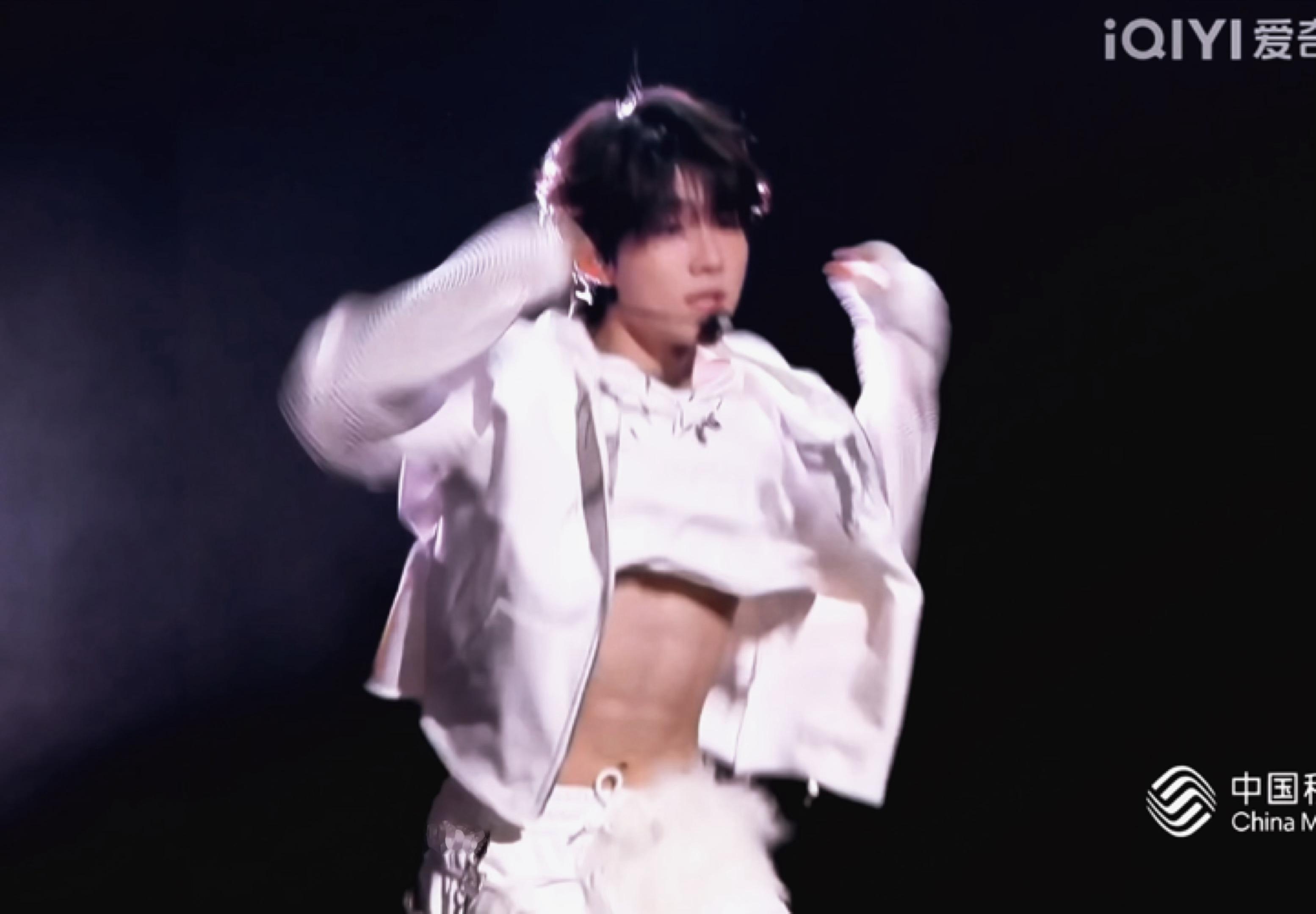 苏新皓这个衣服一直在勾引我苏新皓腹肌尖叫之夜内场