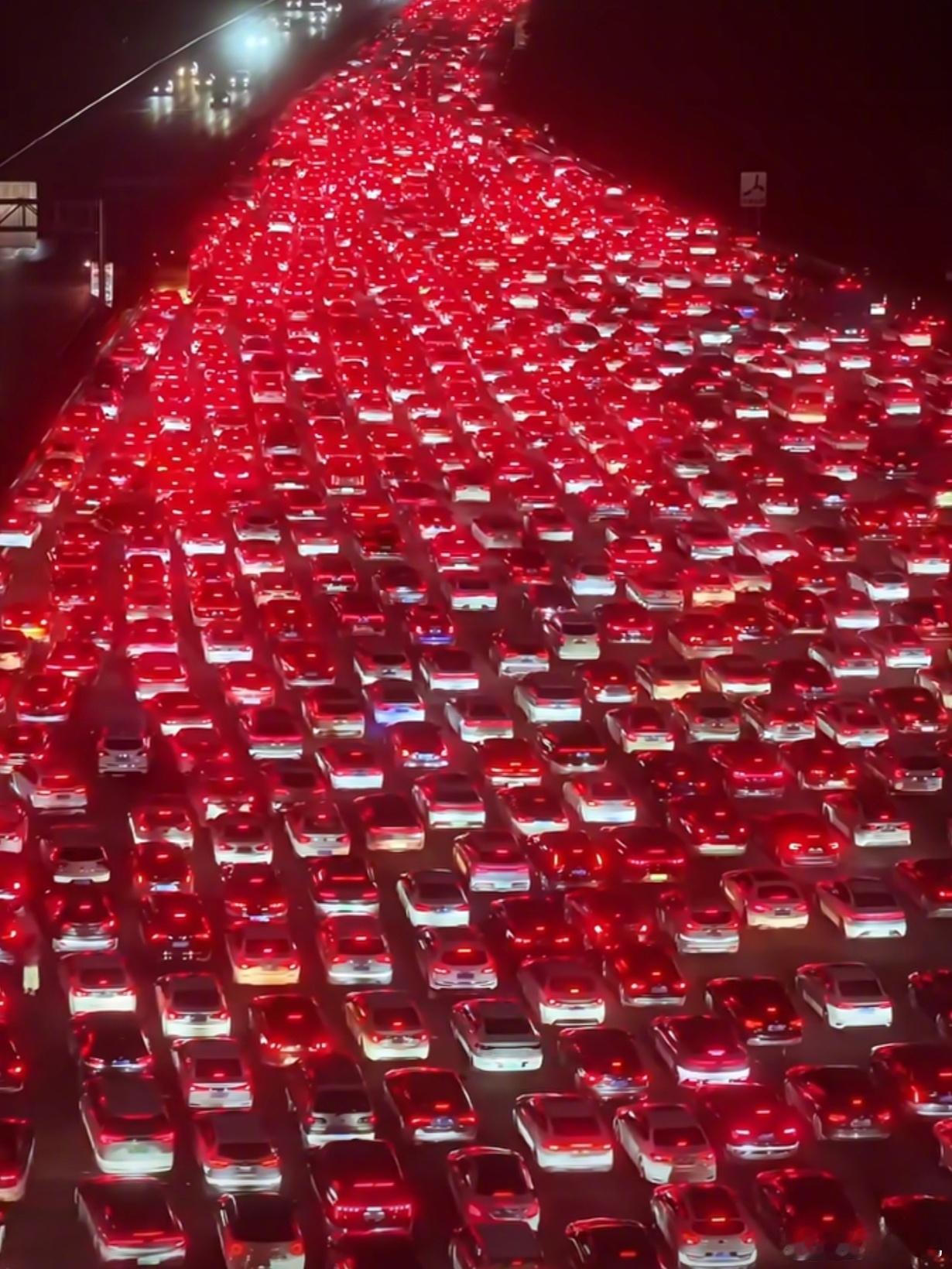 国庆假期超24亿人次跨区域流动 国庆假期结束，大家都在返程路上吗？[跪了]刷到安