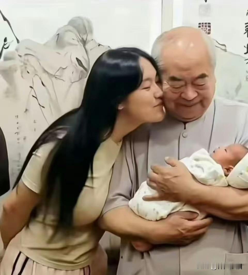 范老爷子八十七岁喜得贵子，我感觉有点疑惑或不解，耄耋之年连行走都吃力，难道他还有