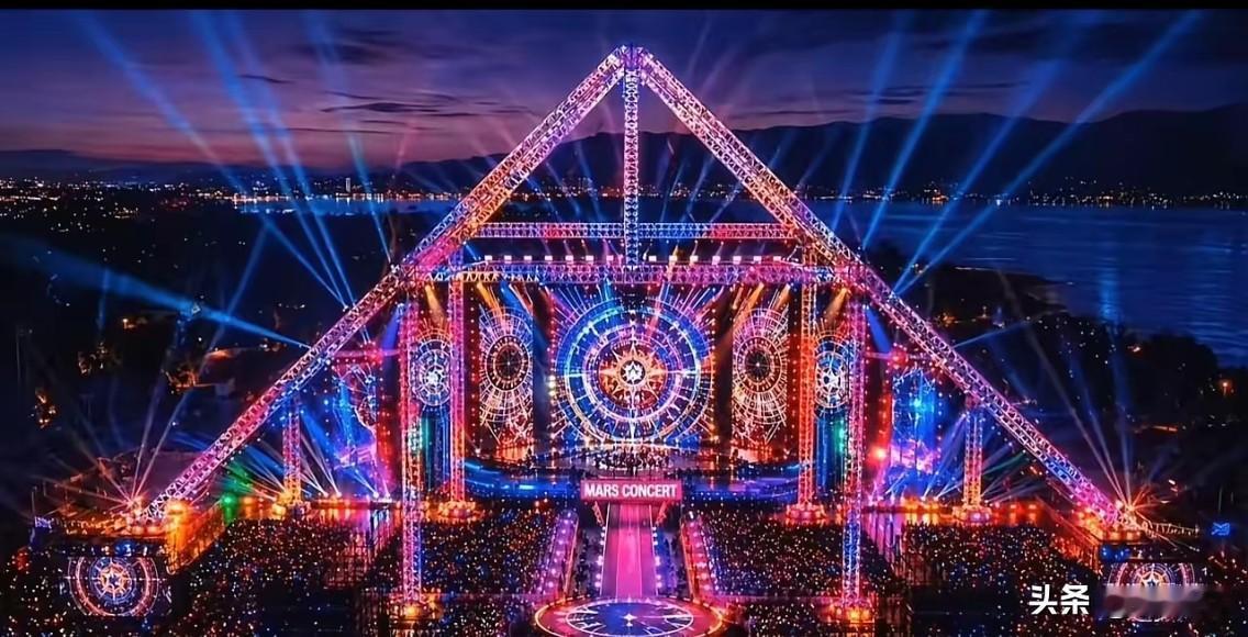 图一是华晨宇的演唱会馆建成后的效果图，图二是光明会的图案，两者之间真的有什么相似