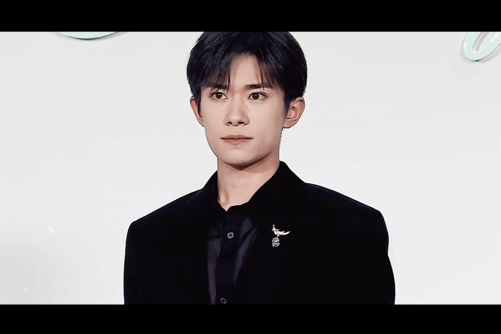 这个眉心痣好神圣吧！四字 易烊千玺 yyqx 四字弟弟易烊千玺电影蛮荒禁地