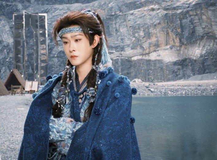 田嘉瑞月鳞绮纪🦊田嘉瑞寄灵 遇见你爱意汹涌，看世间万物都浪漫心动。田嘉瑞｜寄灵