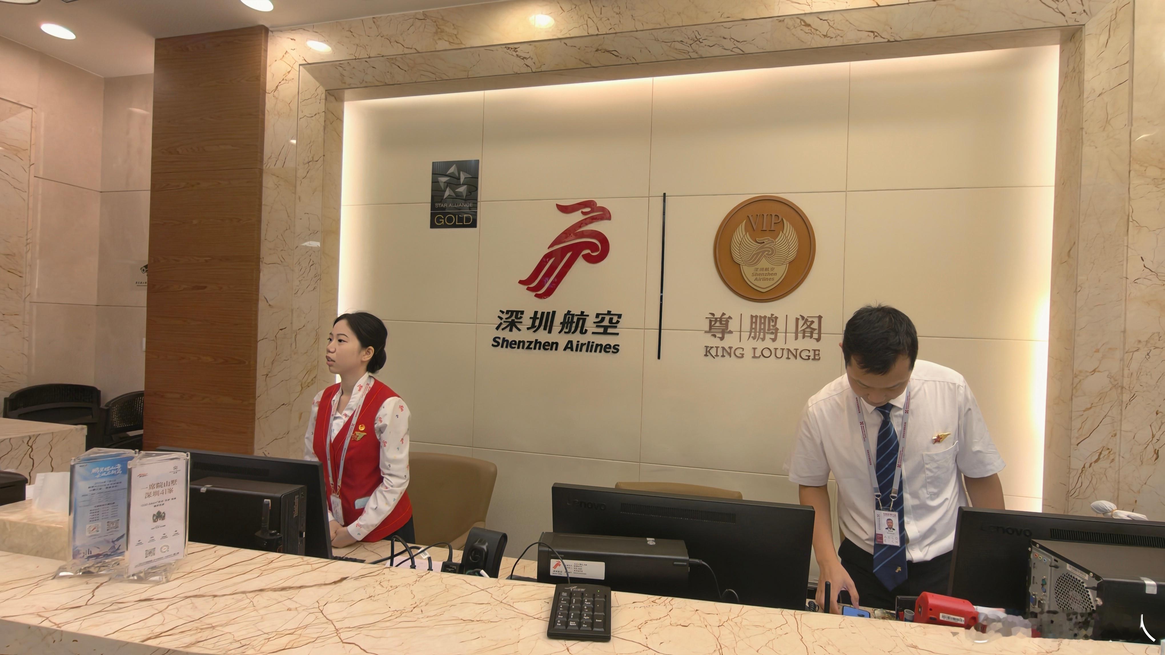一大早赶飞机，因为网络问题，导致操作座位诉求延误，弄出一堆乌龙。本来已经绝望，没