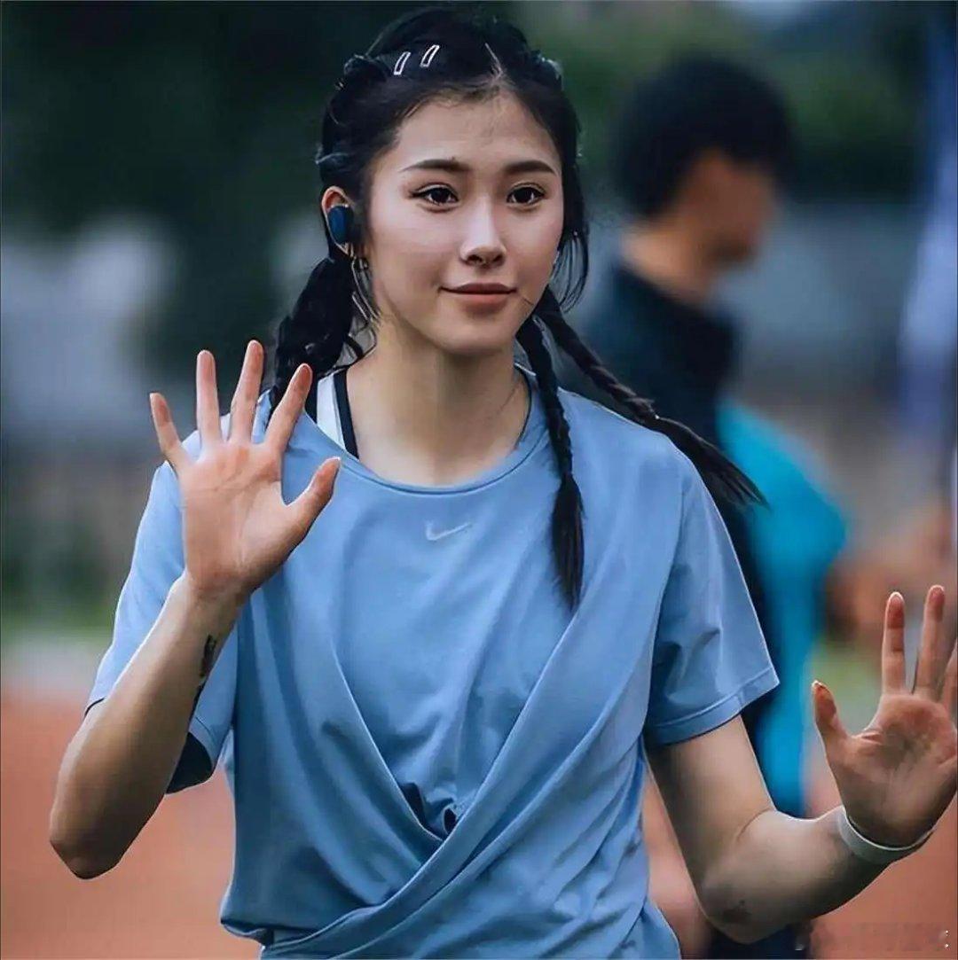 吴艳妮田径 吴艳妮：我哭咋啦？人都是一个有情绪的一种生物。第十五届全运会上，四川